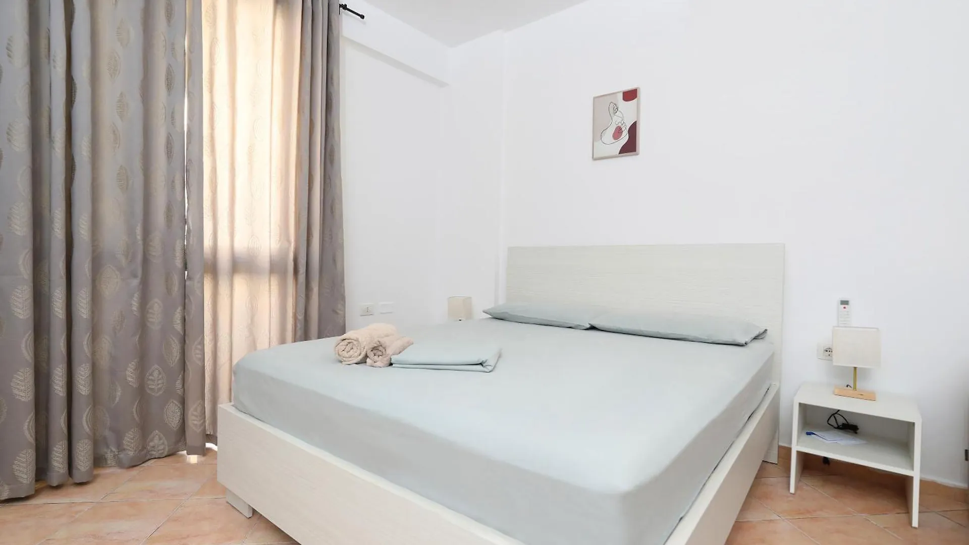 Sunny Side Apartments contacts