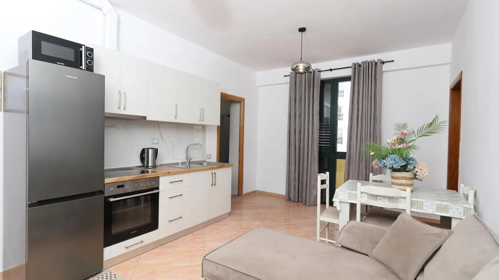 Sunny Side Apartments Vlorë 0*,